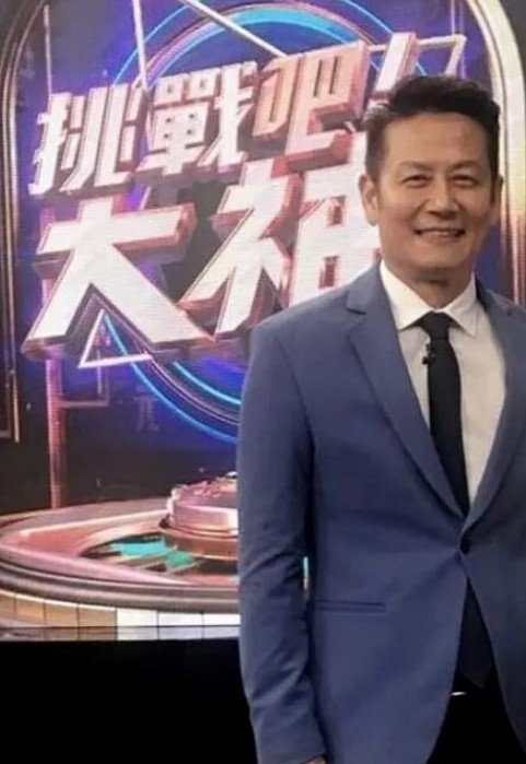 台湾情侣自拍眼镜哥和漂亮女友啪啪 - 莉莉絲